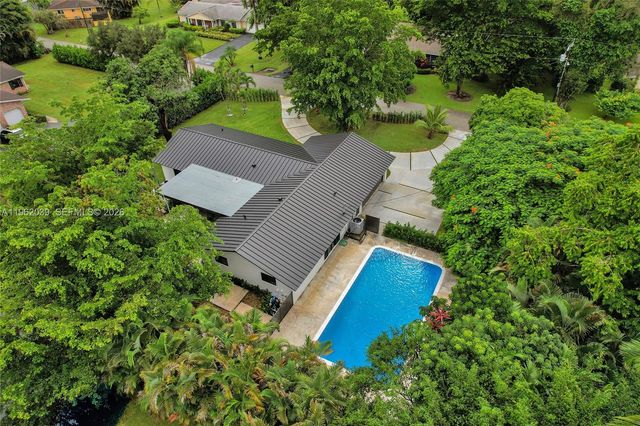 470 Petersburg Ter, Plantation, FL 33325