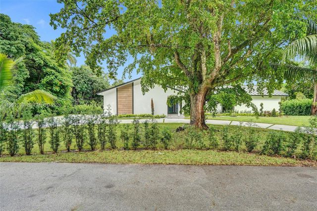 470 Petersburg Ter, Plantation, FL 33325