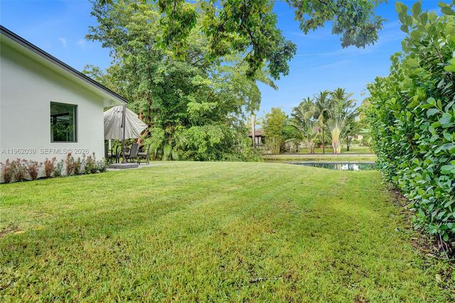 470 Petersburg Ter, Plantation, FL 33325