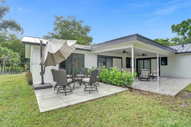 470 Petersburg Ter, Plantation, FL 33325