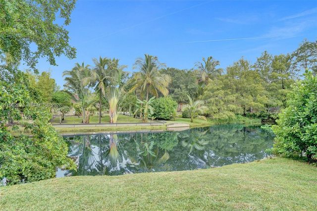 470 Petersburg Ter, Plantation, FL 33325