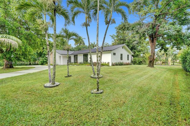 470 Petersburg Ter, Plantation, FL 33325