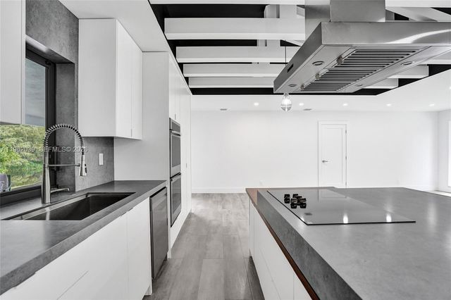 470 Petersburg Ter, Plantation, FL 33325