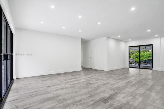 470 Petersburg Ter, Plantation, FL 33325