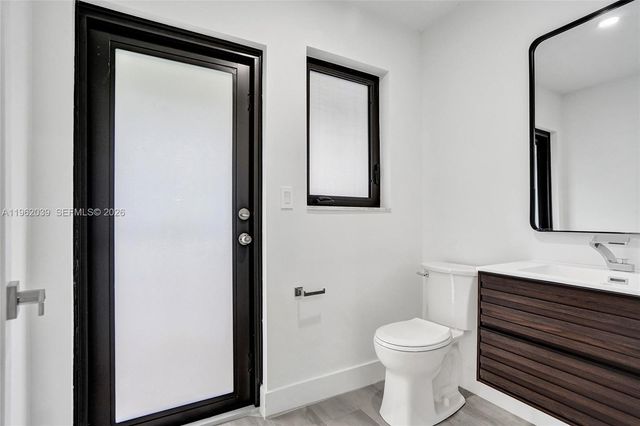 470 Petersburg Ter, Plantation, FL 33325