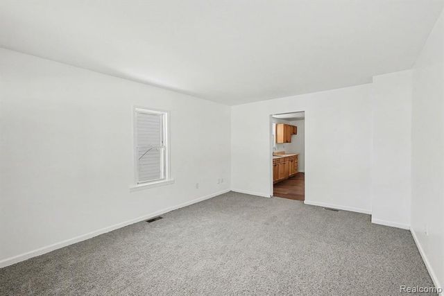 7284 Orchard Avenue, Warren, MI 48091