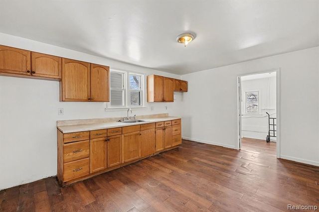 7284 Orchard Avenue, Warren, MI 48091