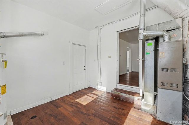 7284 Orchard Avenue, Warren, MI 48091