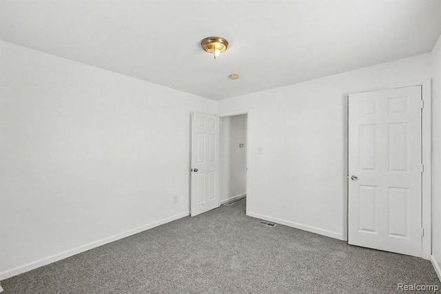 7284 Orchard Avenue, Warren, MI 48091