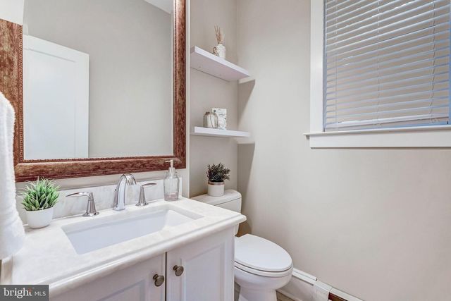 1236 N UTAH ST, Arlington, VA 22201
