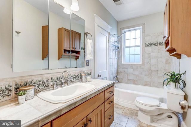 1236 N UTAH ST, Arlington, VA 22201