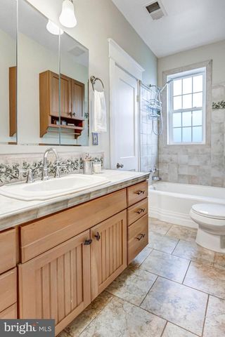 1236 N UTAH ST, Arlington, VA 22201