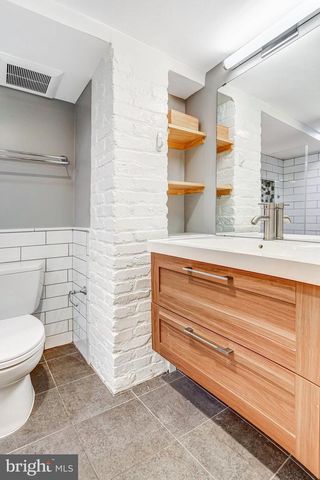 1236 N UTAH ST, Arlington, VA 22201