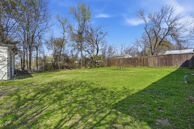 308 W Lamm Street, Blue Ridge, TX 75424