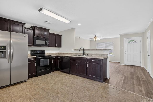 102 Riveria Cove, Benton, AR 72015