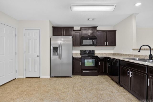 102 Riveria Cove, Benton, AR 72015