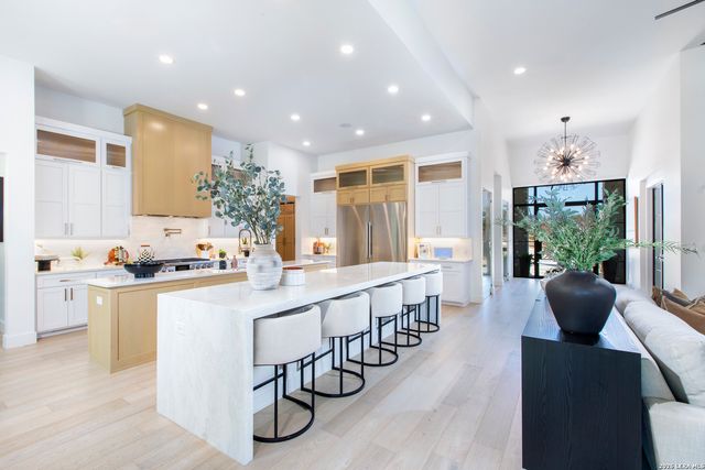 562 Ranch Valley, Fair Oaks Ranch, TX 78015