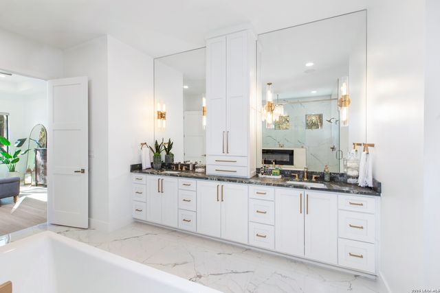 562 Ranch Valley, Fair Oaks Ranch, TX 78015