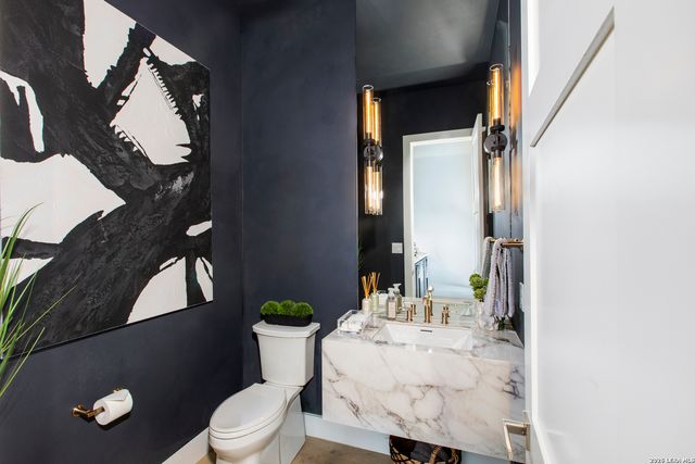 562 Ranch Valley, Fair Oaks Ranch, TX 78015