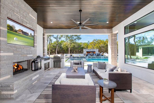 562 Ranch Valley, Fair Oaks Ranch, TX 78015