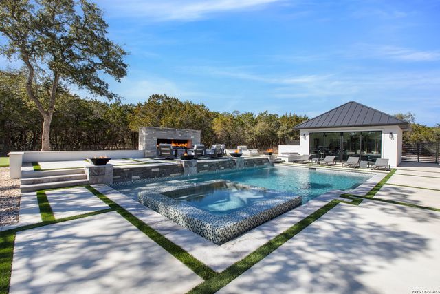 562 Ranch Valley, Fair Oaks Ranch, TX 78015