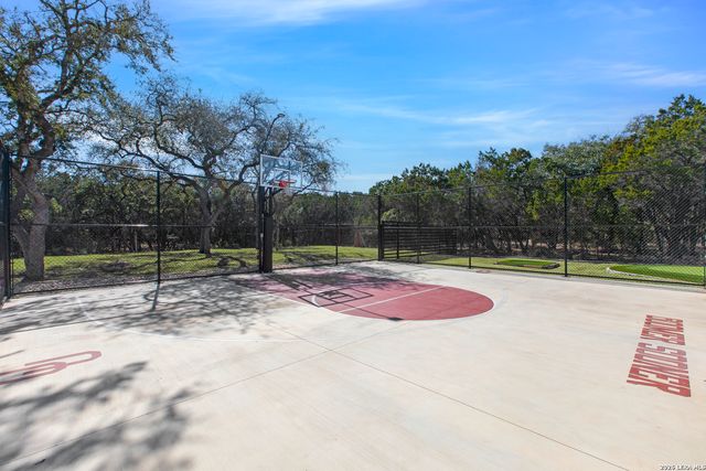 562 Ranch Valley, Fair Oaks Ranch, TX 78015