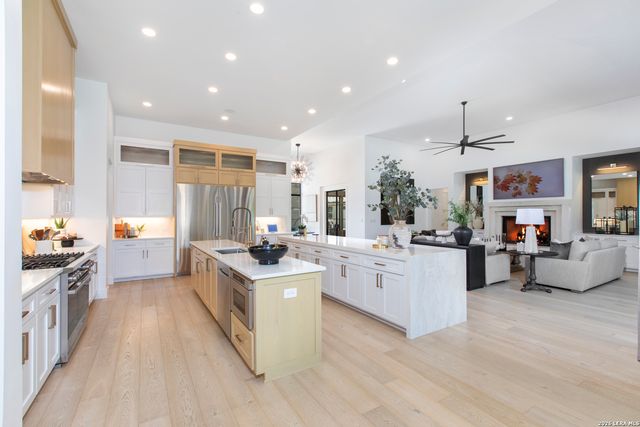 562 Ranch Valley, Fair Oaks Ranch, TX 78015