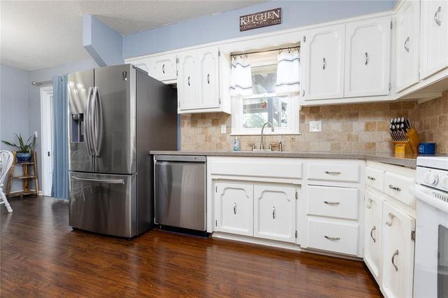 7513 W High Drive, Pleasant Valley, MO 64068