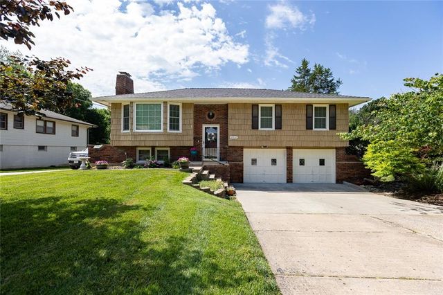 7513 W High Drive, Pleasant Valley, MO 64068