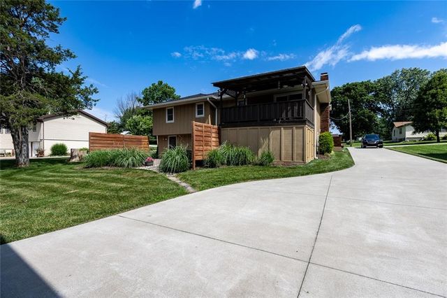 7513 W High Drive, Pleasant Valley, MO 64068