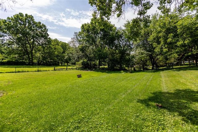 7513 W High Drive, Pleasant Valley, MO 64068