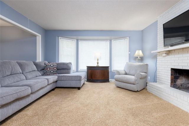 7513 W High Drive, Pleasant Valley, MO 64068