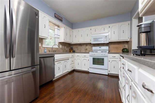 7513 W High Drive, Pleasant Valley, MO 64068