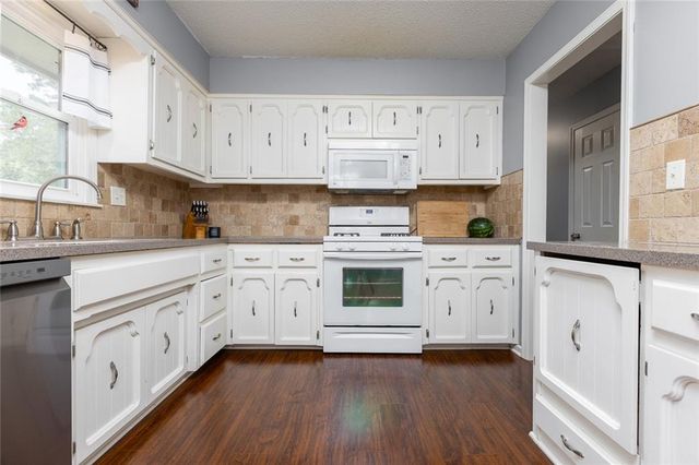 7513 W High Drive, Pleasant Valley, MO 64068