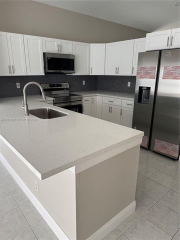 366 E Riverbend Dr, Sunrise, FL 33326