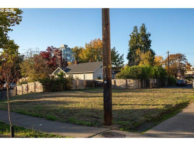 W 15th Olive Alley, Eugene, OR 97401