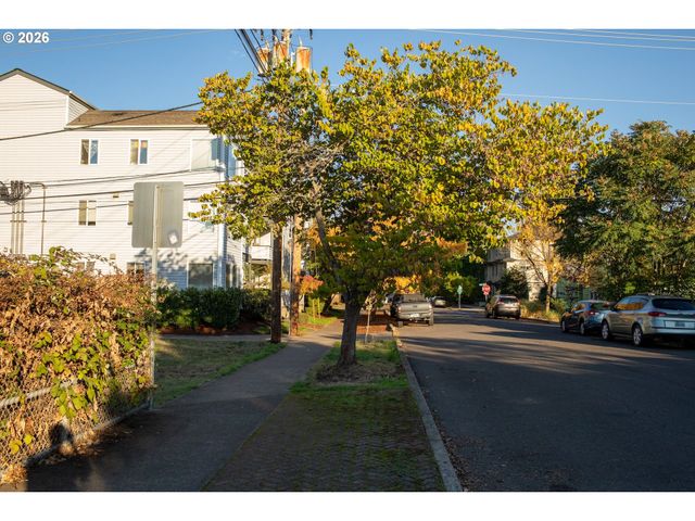 W 15th Olive Alley, Eugene, OR 97401