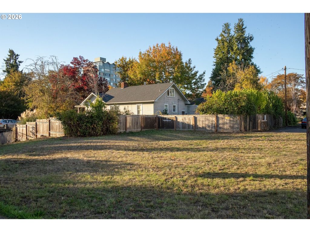 W 15th Olive Alley, Eugene, OR 97401