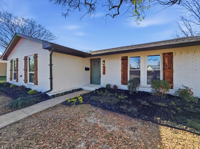 2110 Cedarcrest Drive, Carrollton, TX 75007