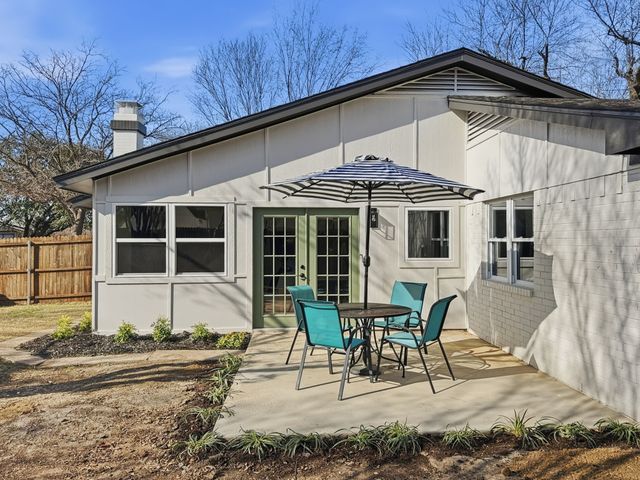 2110 Cedarcrest Drive, Carrollton, TX 75007