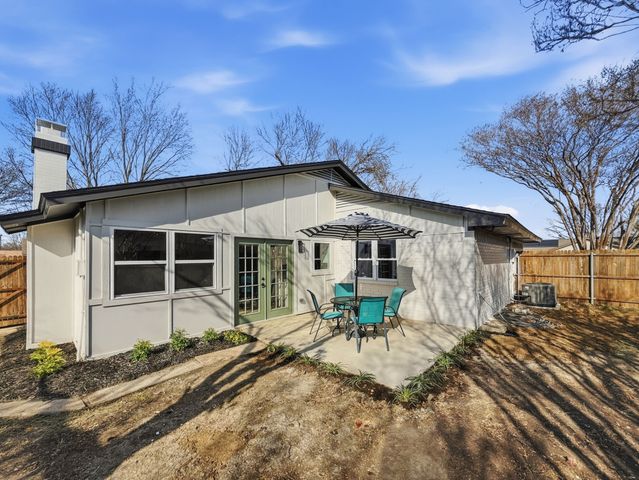 2110 Cedarcrest Drive, Carrollton, TX 75007