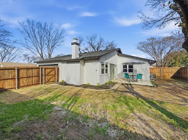 2110 Cedarcrest Drive, Carrollton, TX 75007