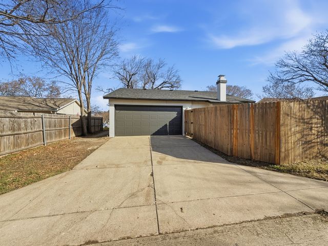 2110 Cedarcrest Drive, Carrollton, TX 75007