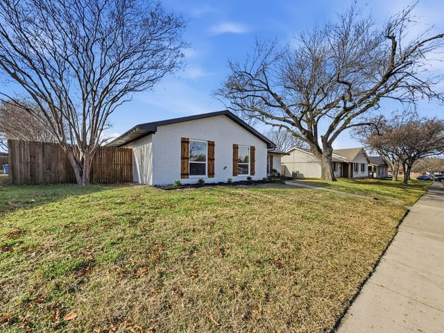 2110 Cedarcrest Drive, Carrollton, TX 75007