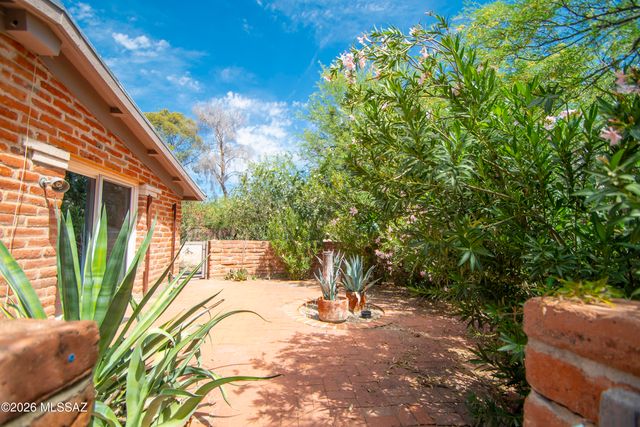 4130 E River Road, Tucson, AZ 85718