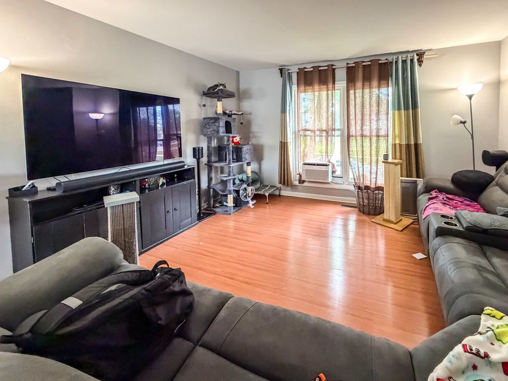 953 Miller Avenue, Streamwood, IL 60107 — photo 4