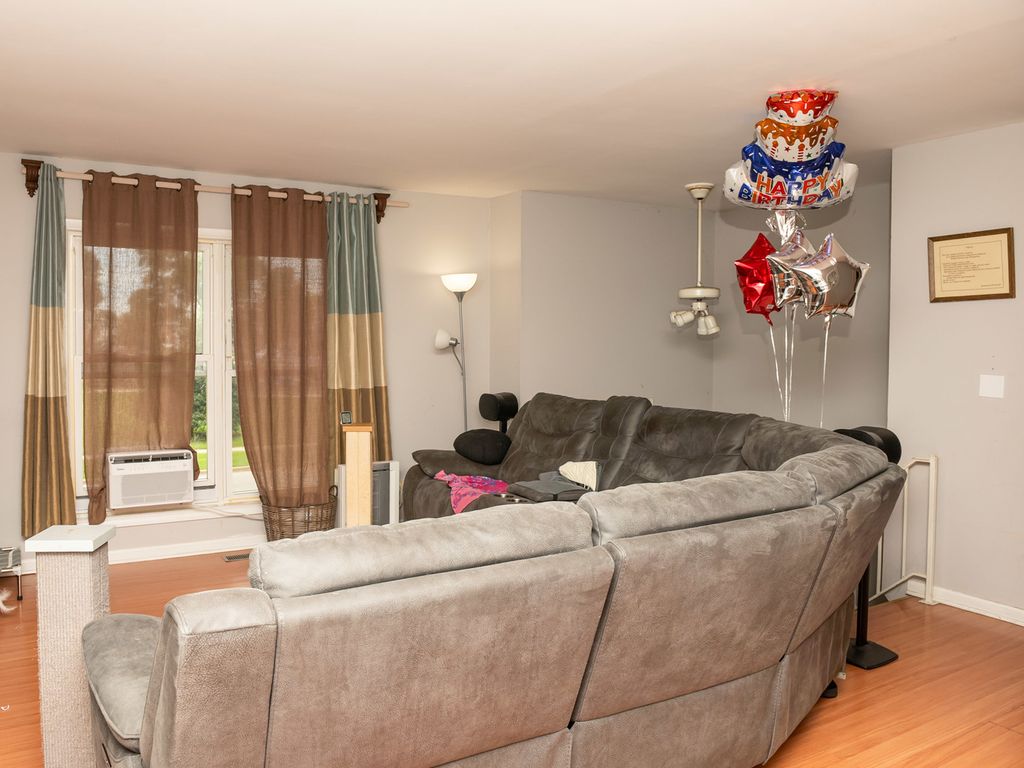 953 Miller Avenue, Streamwood, IL 60107 — photo 5