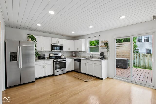 10047 Sapphire Berry Lane, Fishers, IN 46038