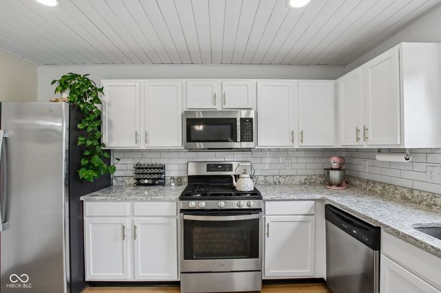10047 Sapphire Berry Lane, Fishers, IN 46038