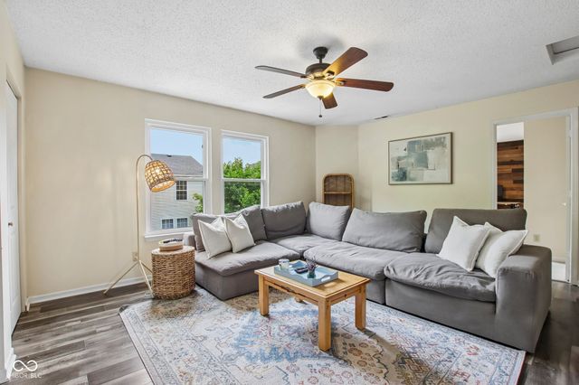 10047 Sapphire Berry Lane, Fishers, IN 46038